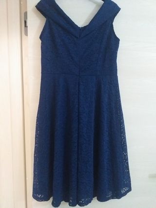 Abito in pizzo blu.