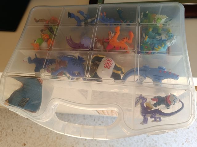 Invizimals figuras y cartas