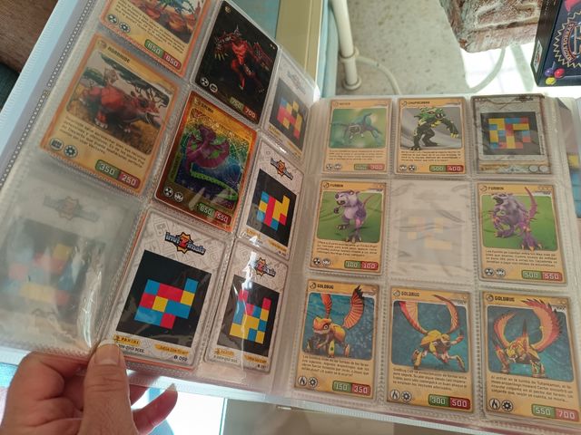 Invizimals figuras y cartas