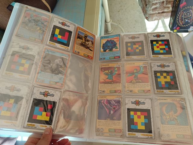 Invizimals figuras y cartas