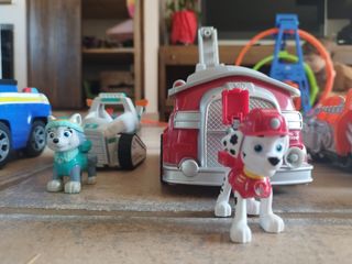 Patrulla Canina vehículos y muñecos