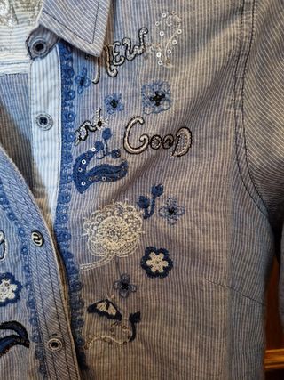 Camisa Desigual Talla S. Buen estado.
