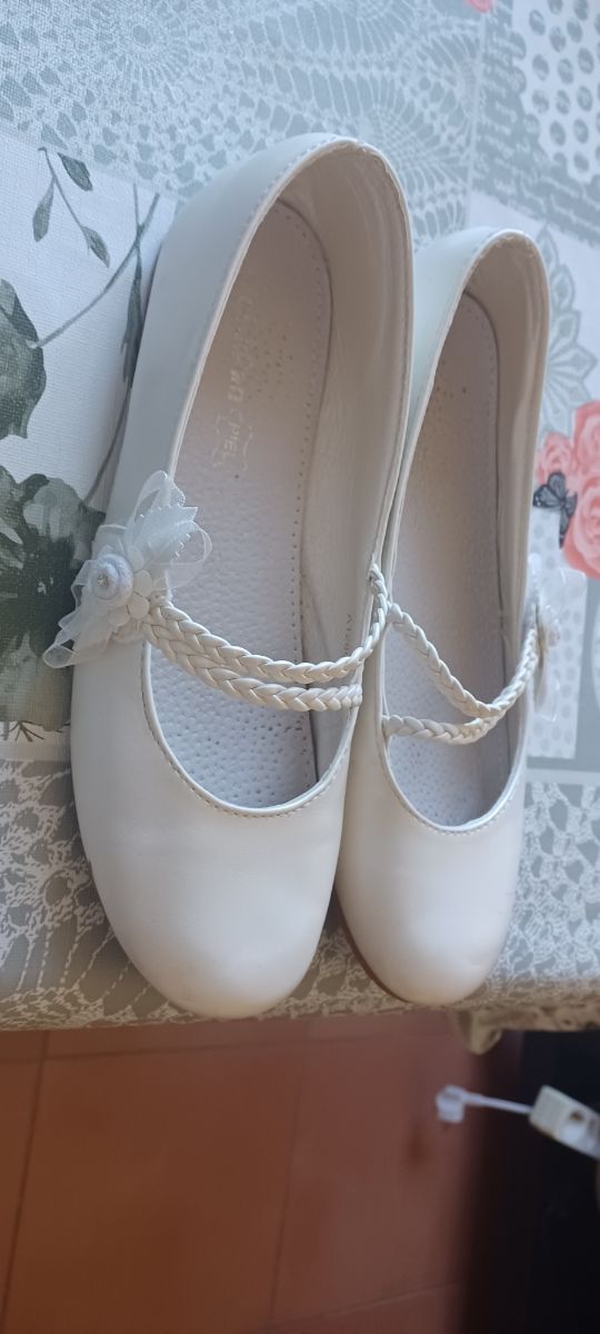 Manoletinas, merceditas,bailarinas piel. comunión