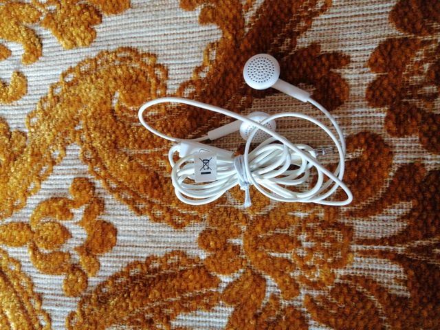 Auricolare. Bianco. Ottimo stato. 