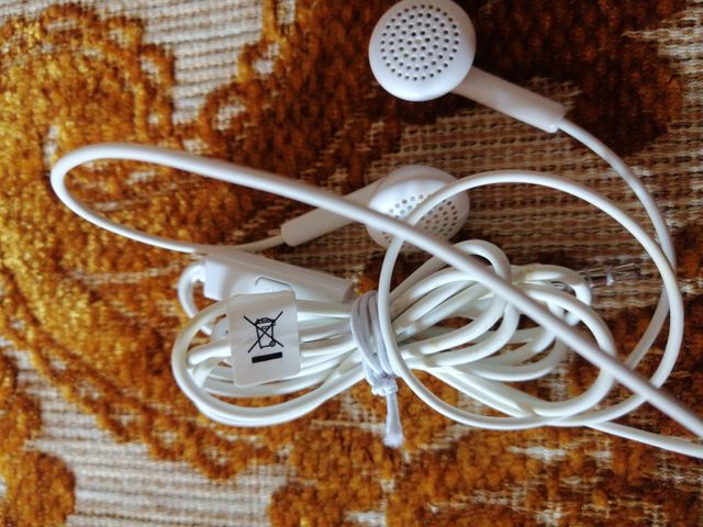 Auricolare. Bianco. Ottimo stato. 