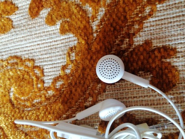 Auricolare. Bianco. Ottimo stato. 