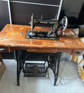 Máquina de coser antigua Wertheim