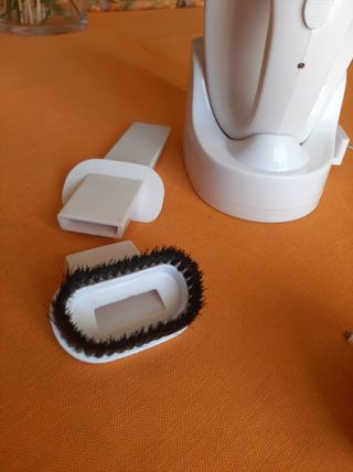 Aspirapolvere ricaricabile con accessori
