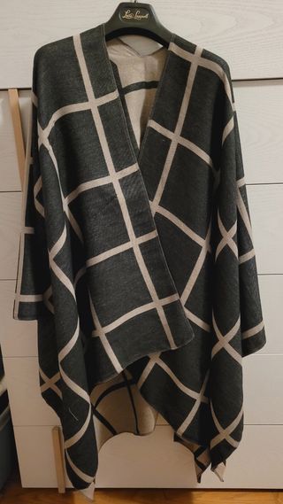 Poncho / mantella