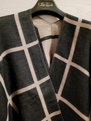 Poncho / mantella