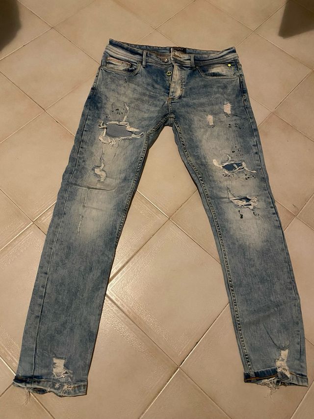 jeans uomo con toppe