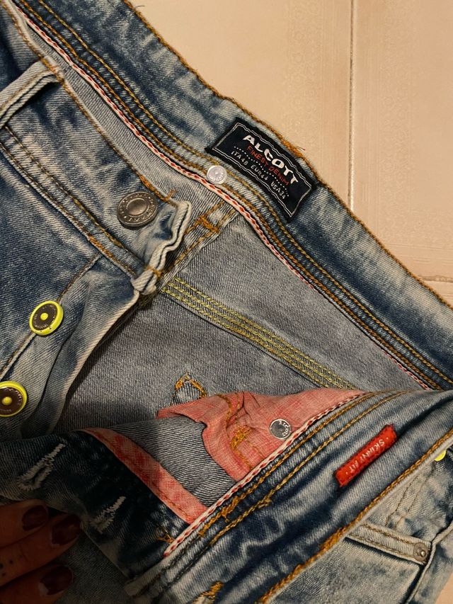 jeans uomo con toppe