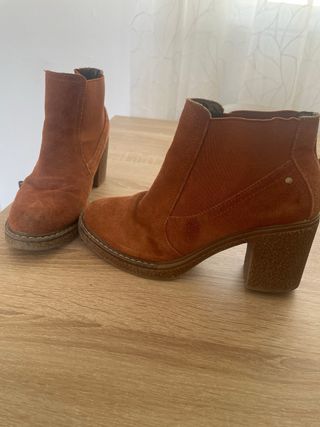 Botas marrones o botines 