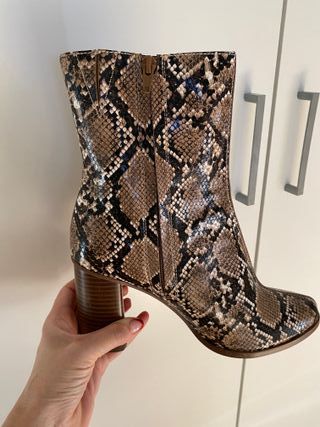 BOTIN ANIMAL PRINT MANGO NUEVO