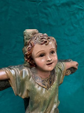 Niño Pasionista en terracota sobre base de madera.