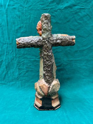 Niño Pasionista en terracota sobre base de madera.