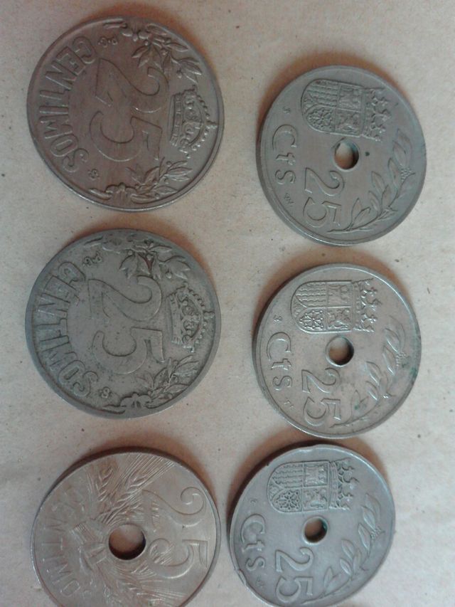 Nueve monedas de 25 CTS