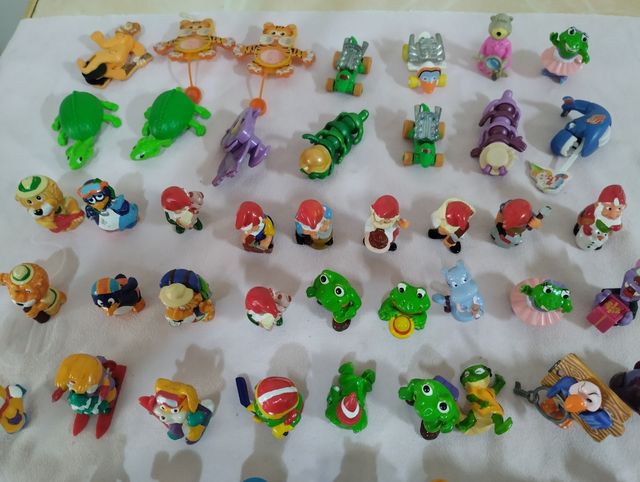 Lote figuritas de Kinder años 90.