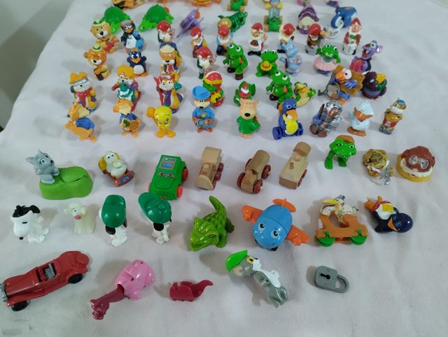 Lote figuritas de Kinder años 90.
