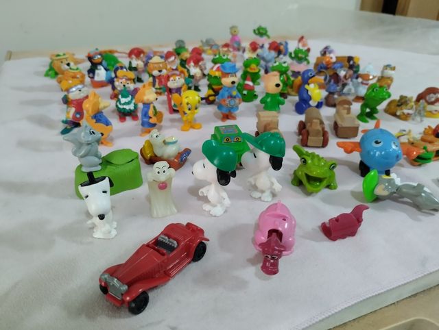 Lote figuritas de Kinder años 90.