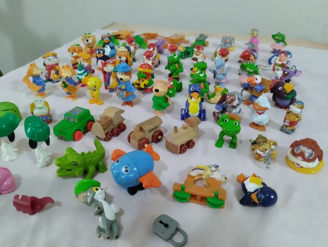 Lote figuritas de Kinder años 90.