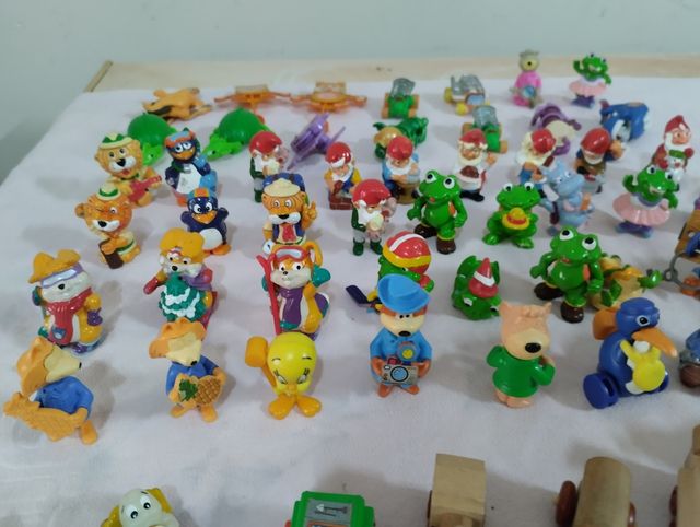 Lote figuritas de Kinder años 90.