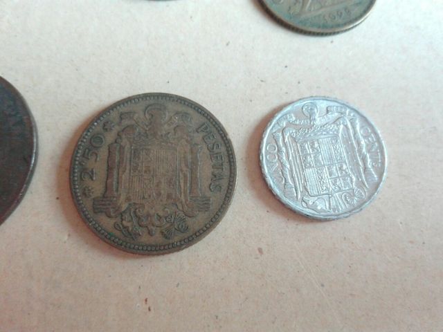 Seis monedas antiguas