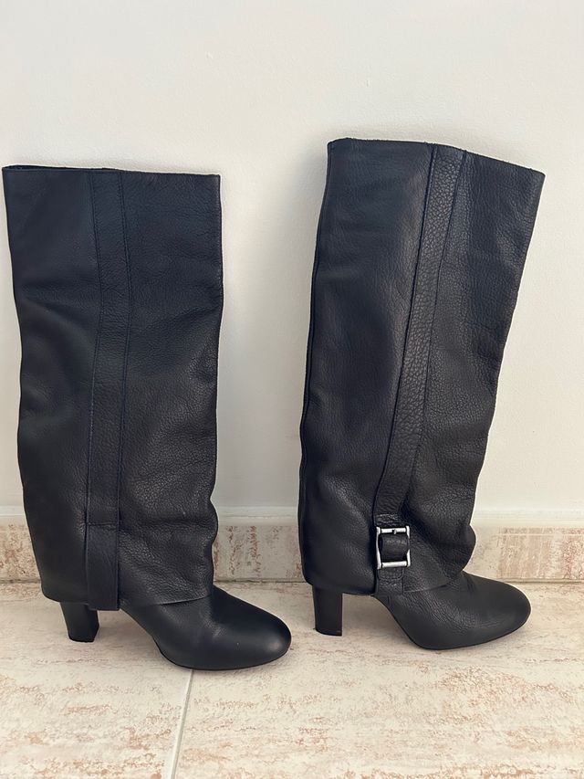 Botas de piel polaina con hebilla de Zara