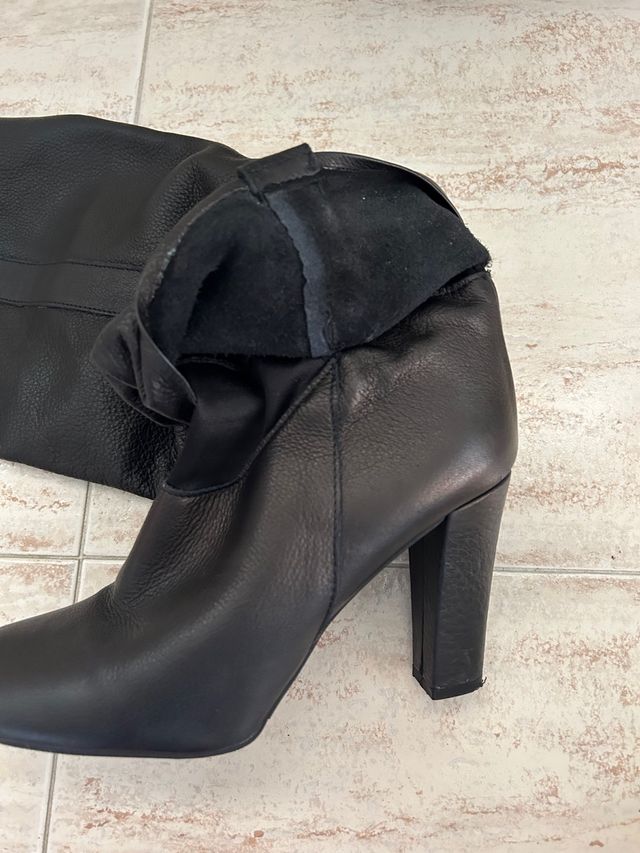 Botas de piel polaina con hebilla de Zara