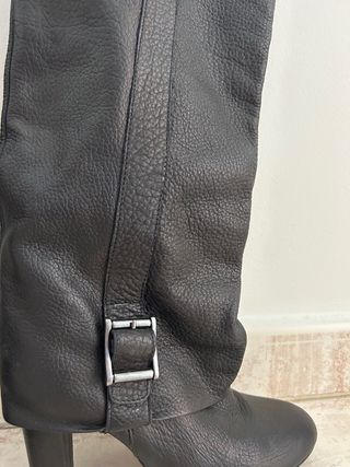 Botas de piel polaina con hebilla de Zara