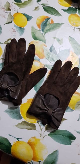 Guanti effetto camoscio con fiocco