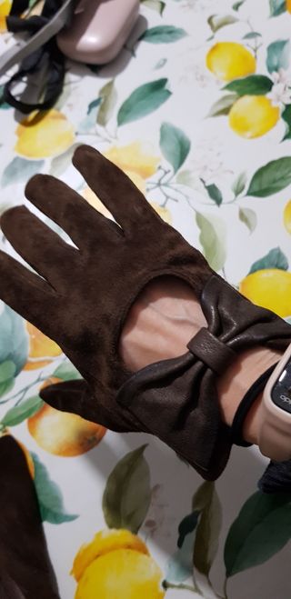 Guanti effetto camoscio con fiocco