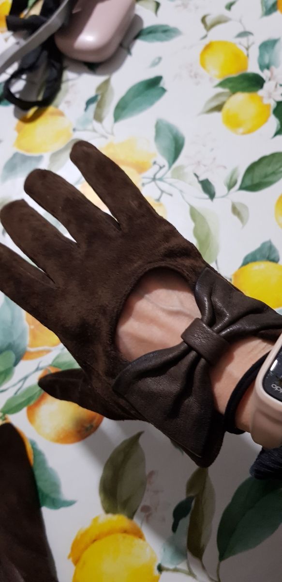 Guanti effetto camoscio con fiocco