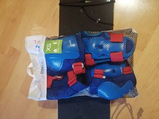 MONOPATÍN CON PROTECCIONES