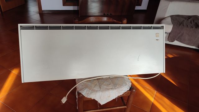 RADIATORE RISCALDATORE A PARETE