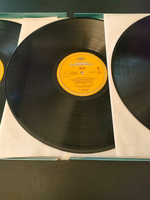 Johann & Josef Strauss Box