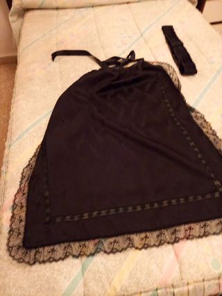 Traje regional bordado a mano