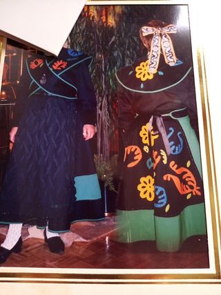 Traje regional bordado a mano