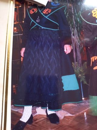 Traje regional bordado a mano