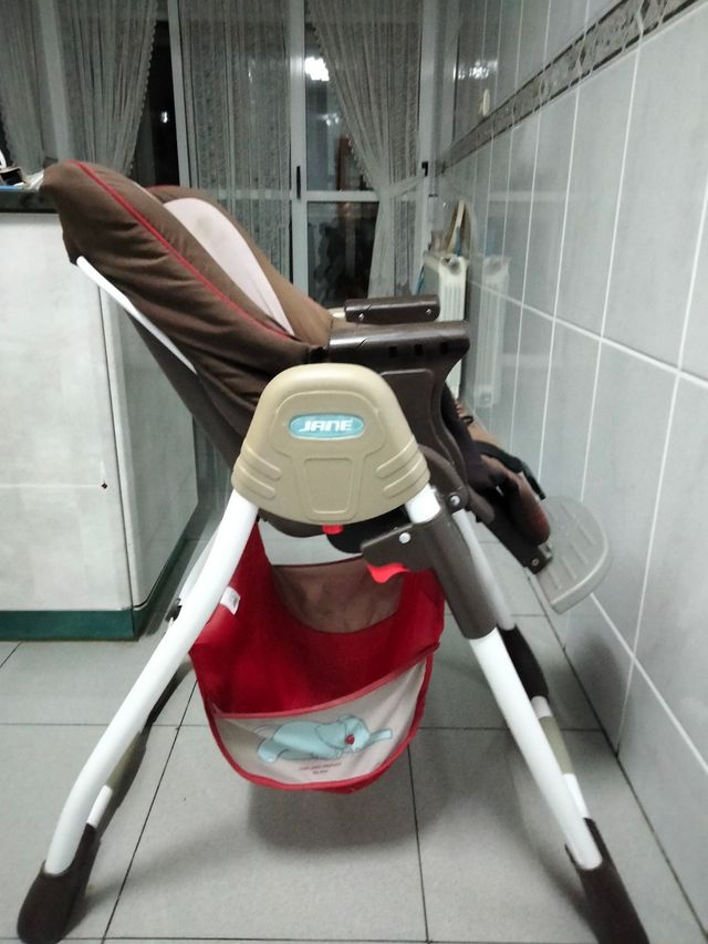 Trona de bebé marca Jané