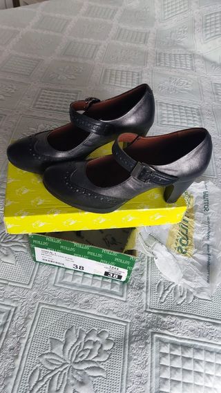 Zapatos piel tipo salón pitillos