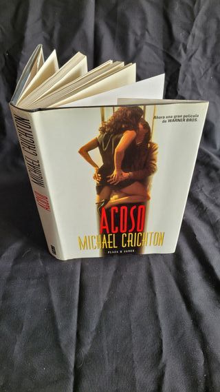 ACOSO. Michael Crichton