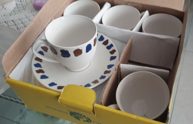 Juego de tazas y platos