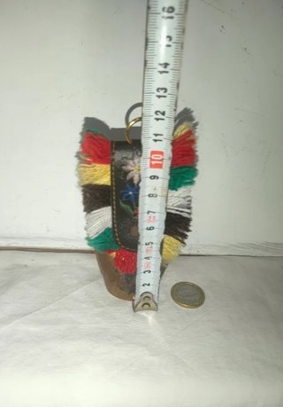 Antiguo cencerro latón piel cabrito Austria