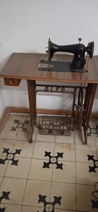 Maquina de coser antigua
