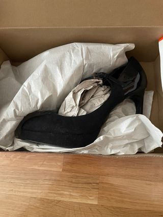 Zapatos de tacón marca Zara.