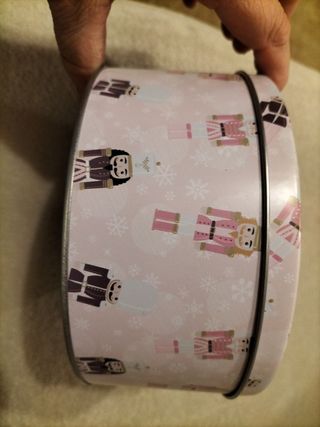Caja metalica cascanueces