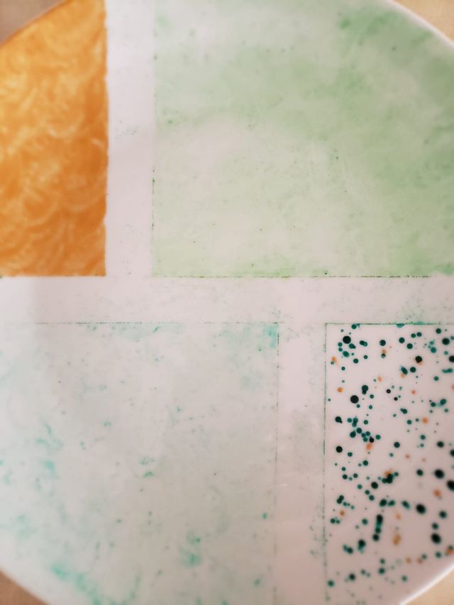 Plato pintado a mano