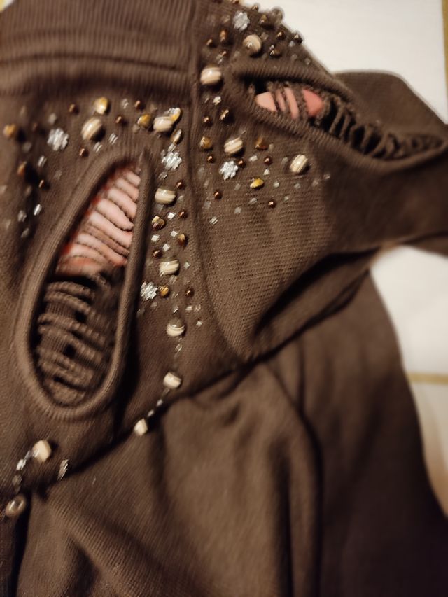 Jersey marrón con pedrería