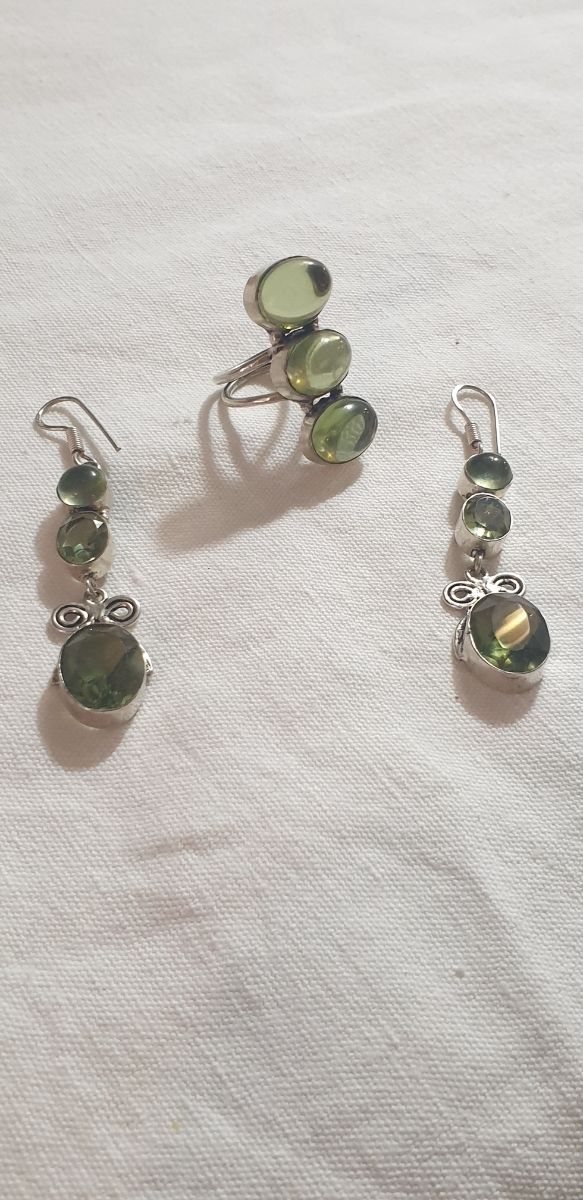 Piccola parure anello e orecchini